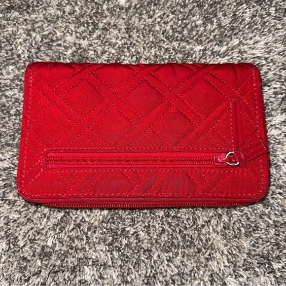 VERA BRADLEY RFID Turnlock Zip Around Quilted Wallet Red - Picture 2 of 4